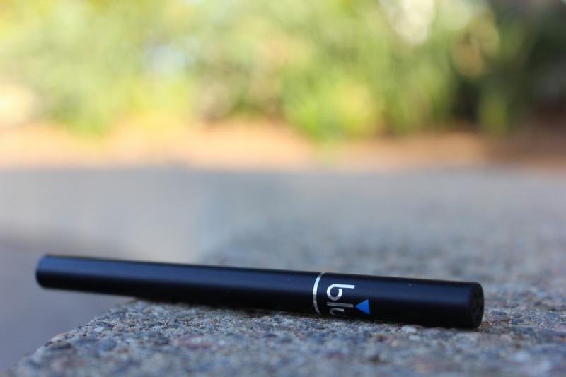 magasin-CLANS-min_e_cigarette_vaping_blu_cigs_blu_electronic_cigarette_tobacco_cigarette_smoke-637061